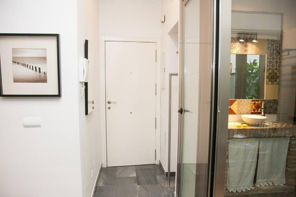 Beautiful Silent Apartment Private Parking Seville Exterior photo